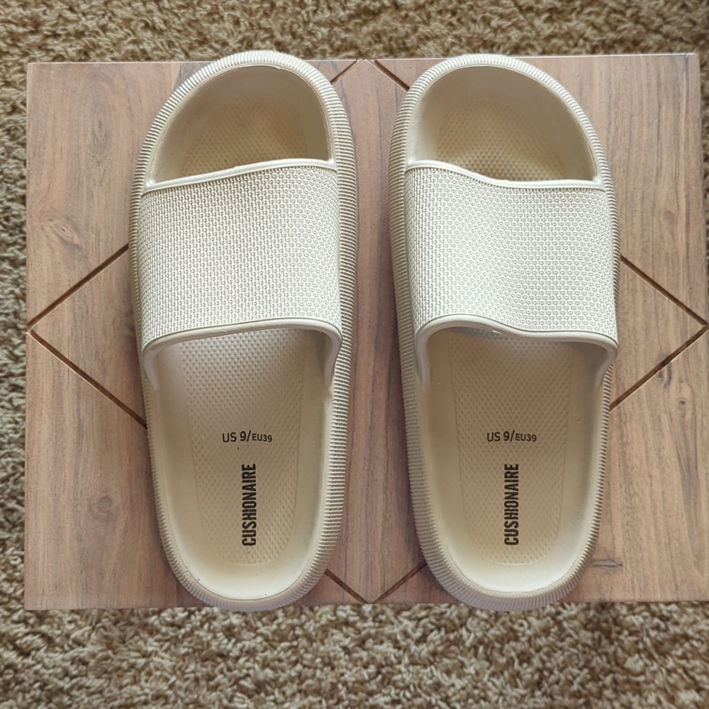 Cushionaire slide-on sandals. Size 9, like new